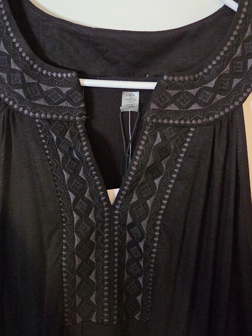 Cable & Gauge Black Embroidered Neckline Sleeveless Top, sz L - Picture 4 of 7